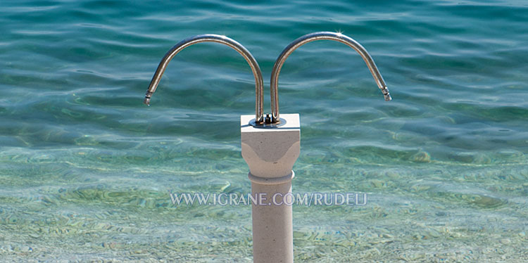 Igrane, apartments Rudelj - beach shower