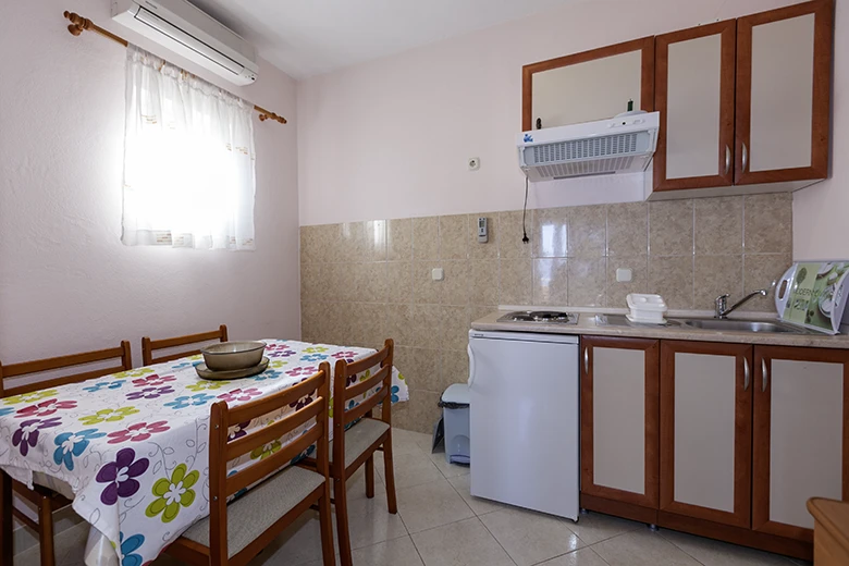 apartments Snježana, Igrane - kitchen