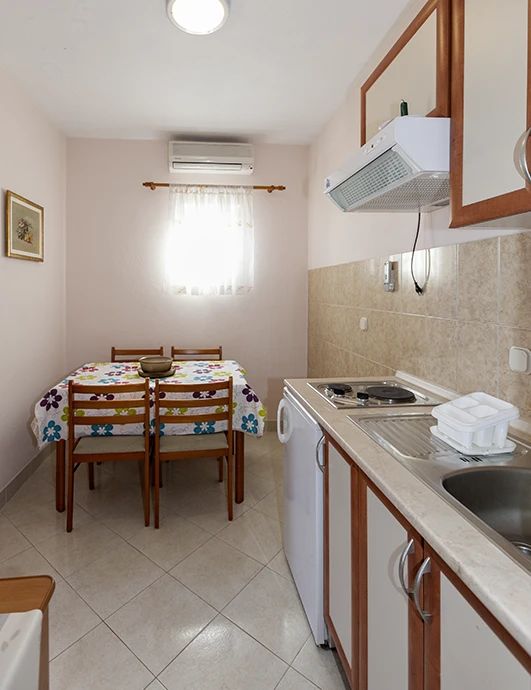 apartments Snježana, Igrane - kitchen