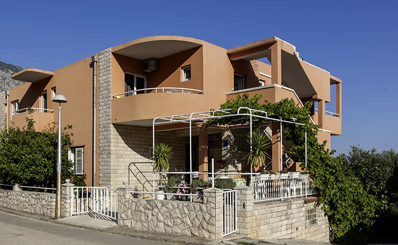 apartments Snježana, Igrane, house