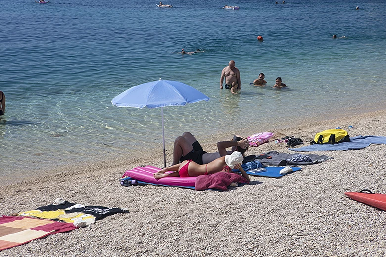 beach in Igrane