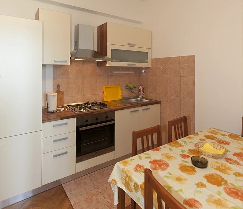 apartments Tončika, Igrane - dining room