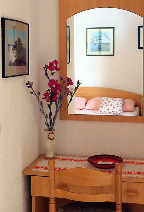 Apartments Trek, Igrane - dressing table