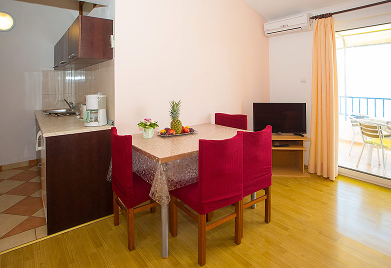 apartments Zdravko, Igrane - dining room