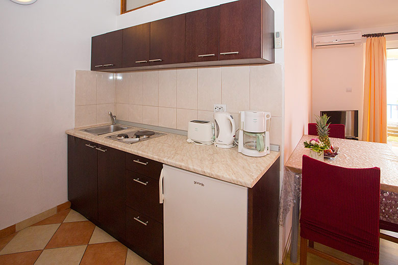 apartments Zdravko, Igrane - kitchen